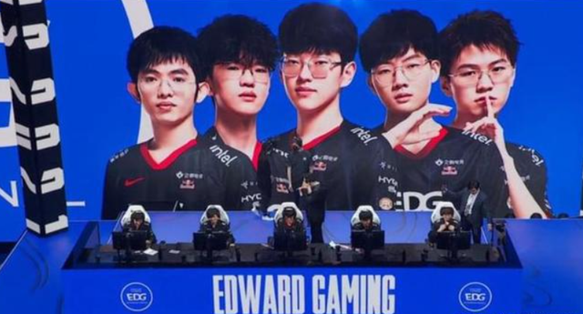 近的表现却 近的表现却